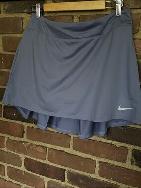 NIKE skort pleated back zip back pocket in blue